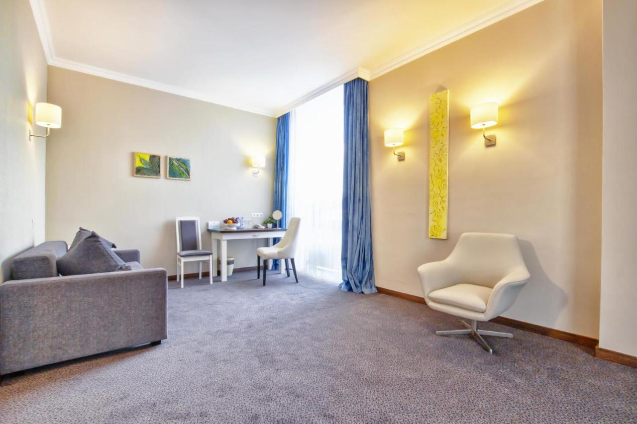 Aykun Hotel By Ag Hotels Group アスターナ エクステリア 写真